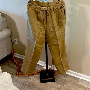 Ellen Tracy Linen pants.. size Large with pockets in the front only.. Dark Kaki